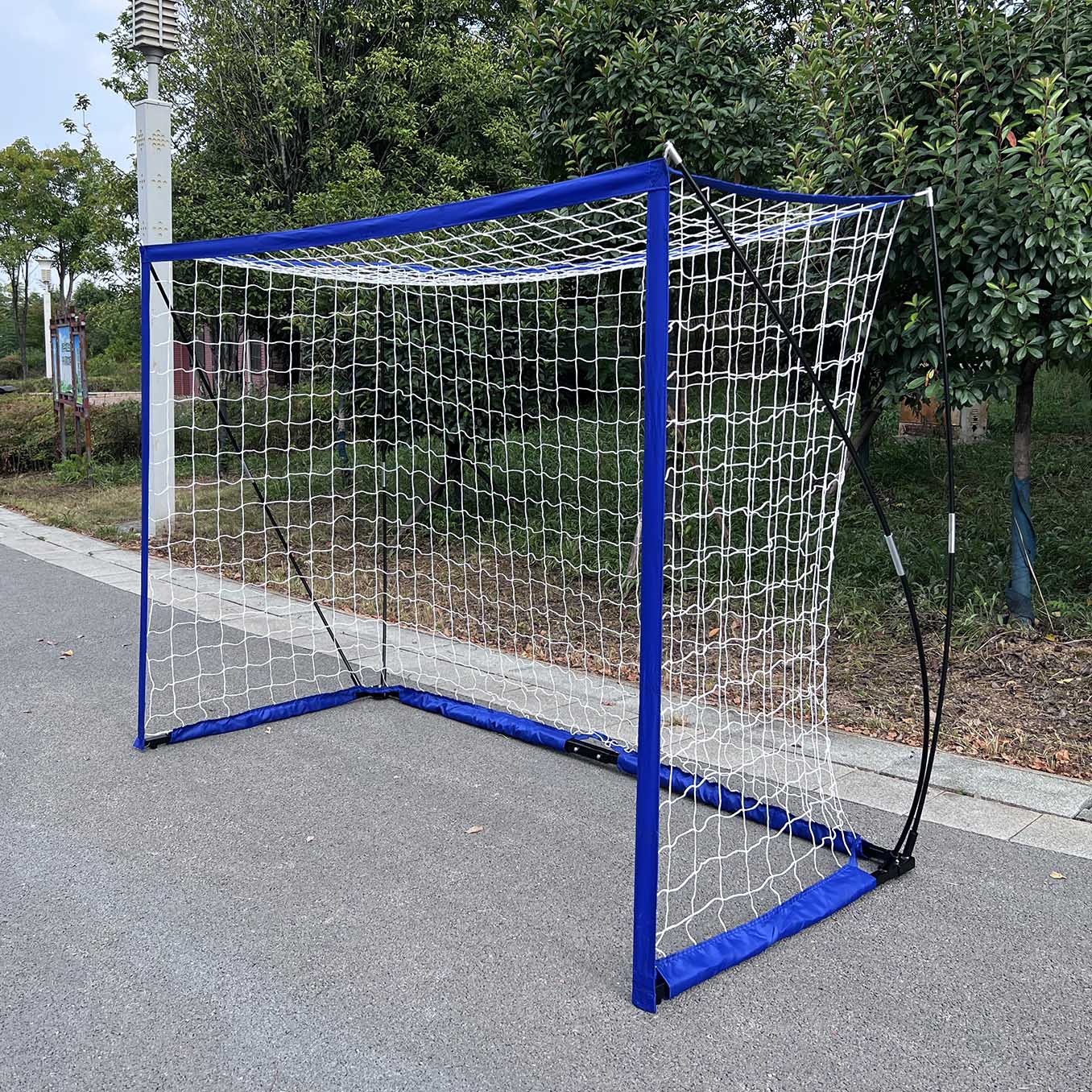 Collapsible soccer goal